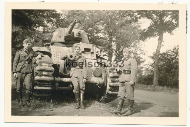 Foto Soldaten vom IR 109 am französischen Char B 1 Panzer " REIMS " Beute Tank !