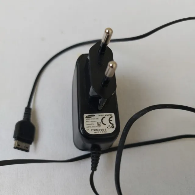 revolt Kfz-Dauerstromadapter: Kfz-Dauerstrom-Adapter mit Mini-USB-Stecker,  Versandrückläufer (USB-Ladegerät Auto Festeinbau)