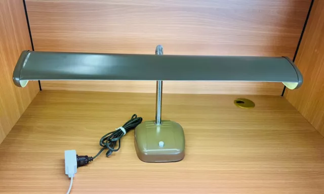 VINTAGE ~ Underwriters Laboratories Inc. ~ 1970’s Industrial Potable Desk Lamp