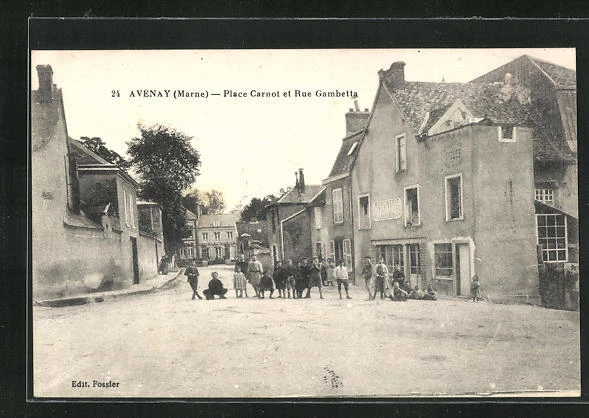 CPA Avenay, Place Carnot et Rue Gambetta, vue de la rue