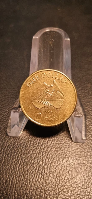 Rare YEAR FAULT  2002 $1 ONE DOLLAR COIN - YEAR OF THE OUTBACK, Rare