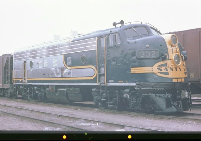 AT&SF F7A - Number - 332 w/Another  - Color InterNEG - bp4960