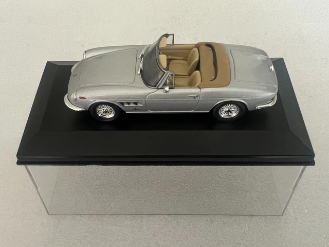 Miniature Ferrari 330 GTS Argentée 1/43 Altaya IXO Presse - Occasion, Très Bon état