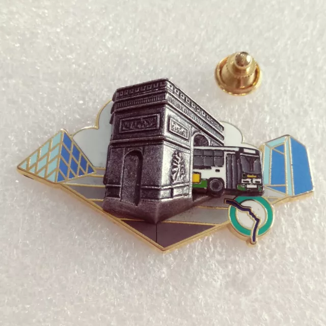 Pin's Lapel pin pins AUTOCAR AUTOBUS BUS ARC DE TRIOMPHE LOUVRE DEFENSE 3D AMC 2