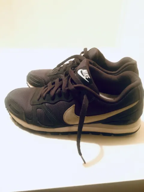 Nike Waffle Trainer Shoes 2011 Grey Mens size US8 UK7 EUR41 excellent condition