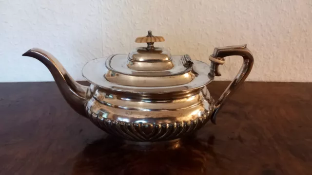 Teekanne versilbert Viktorianisch um 1890