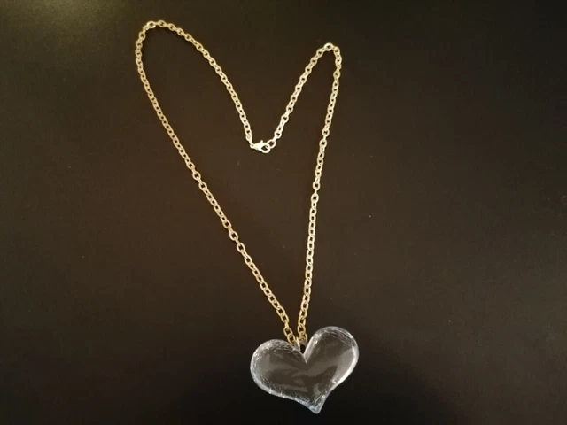 Collier Fantaisie Argenté Avec Pendentif Cœur - Occasion, Pas De Marque
