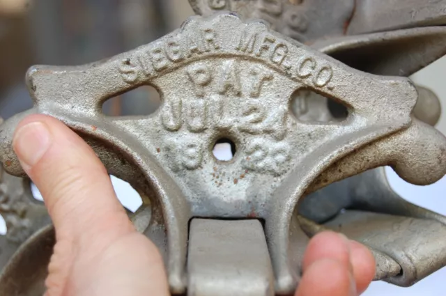 4 Siegar Mfg Co Iron Snow Birds Roof Guards Patent July 24 1923 Architectural