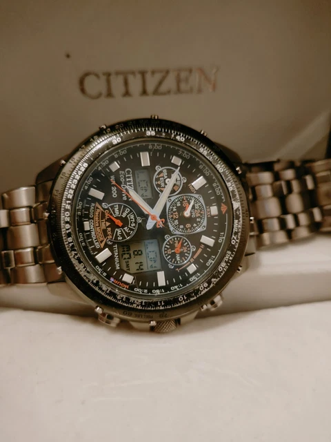 Citizen Orologio Uomo Eco-Drive Titanio - Carica Alla Luce, Cronometro, Data, Multifunzione - Quadrante Nero, Cassa 40mm