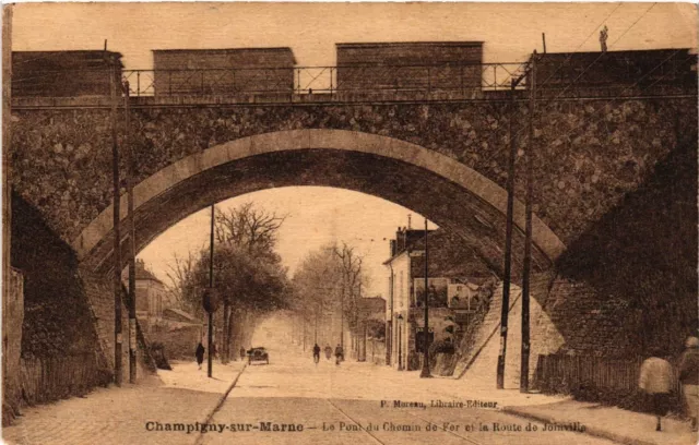 CPA AK CHAMPIGNY-sur-MARNE - Le Pont du Chemin de Fer et la Route de (581528)