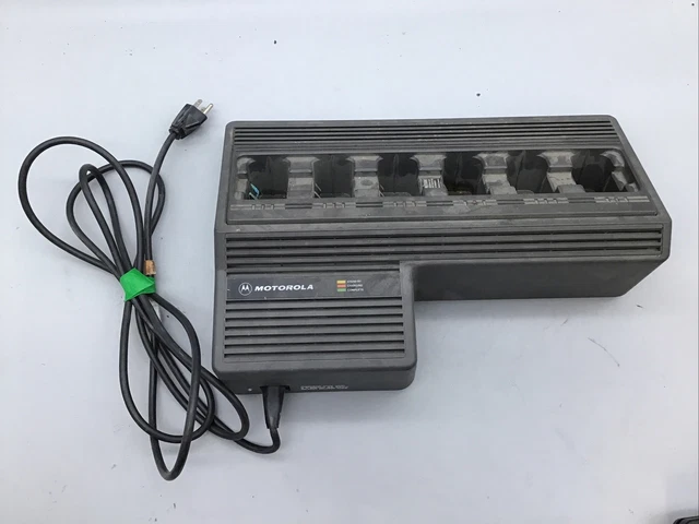 USED Motorola NTN4668B 6 Bay Portable Radio Battery Gang Charger Powers On READ