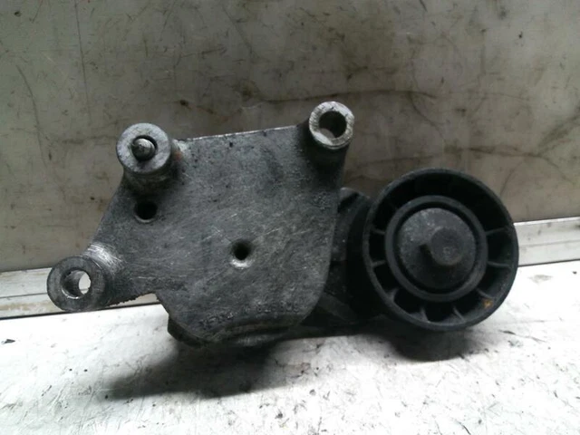 825809 galet tendeur pour PEUGEOT 308 1.6 HDI 2007 A825809 197311