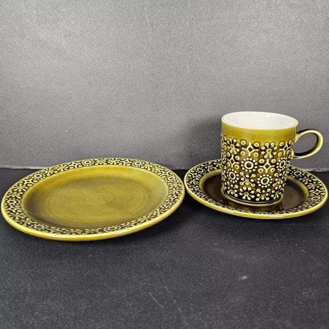 Vintage Connemara Celtic Irish Earthenware Trio Set Plate Cup Saucer  Green 2