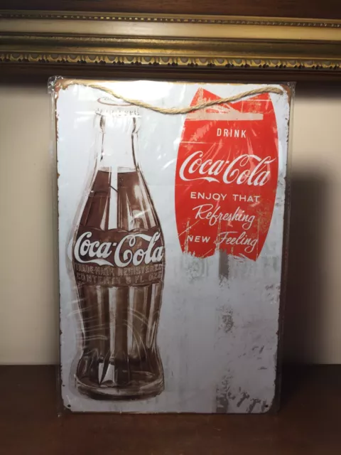 Coca Cola  Targa In Metallo  Con La Caratterca  Bottiglia Cm 30X20 Vintage