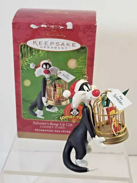 Hallmark Keepsake Ornament Looney Toons Sylvester’s Bang-Up Gift 2000 Tweety
