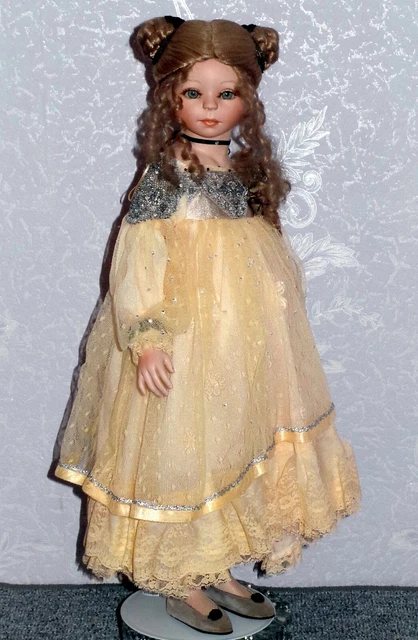 Mundia - Elodie - Poupée d'artiste en porcelaine - 52cm