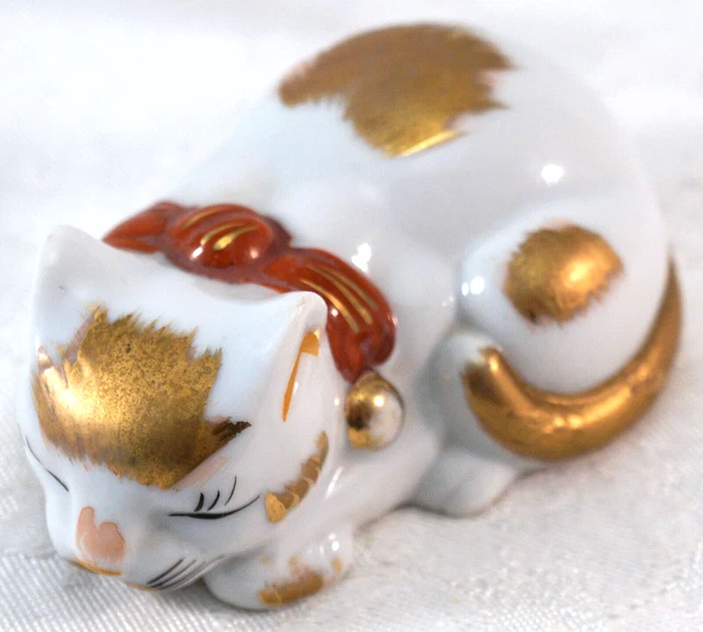 Small Vintage Japanese Kutani ware Porcelain Sleeping Kitty Cat Figurine