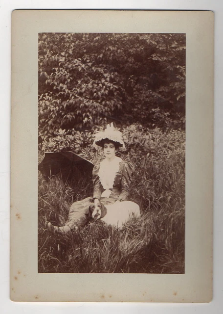 PHOTO ANCIENNE Femme Parapluie Ombrelle Chapeau Robe Chien Animal Vers 1900 Mode