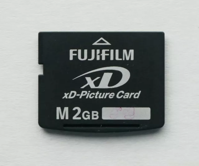 xD Picture card 2GB Fujifilm Type M in plastic case and with multi-card case