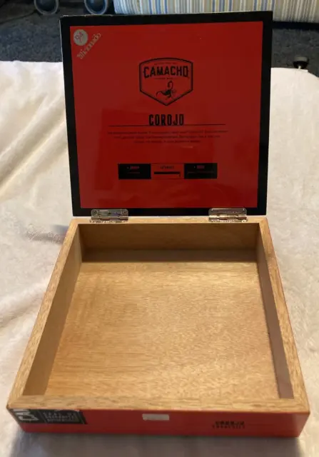 CAMACHO Cigar Box--NO CIGARS--Corojo-Churchill-Black & Red Laquer w/Wood Insides