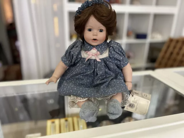 Poupon de collection Porcelaine Poupée 38 cm. haut Très bon état