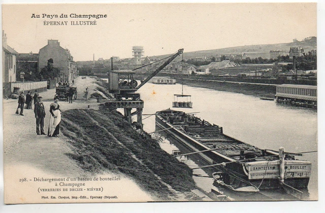 EPERNAY - Marne - CPA 51 - Péniches - déchargement de bouteilles de Champagne