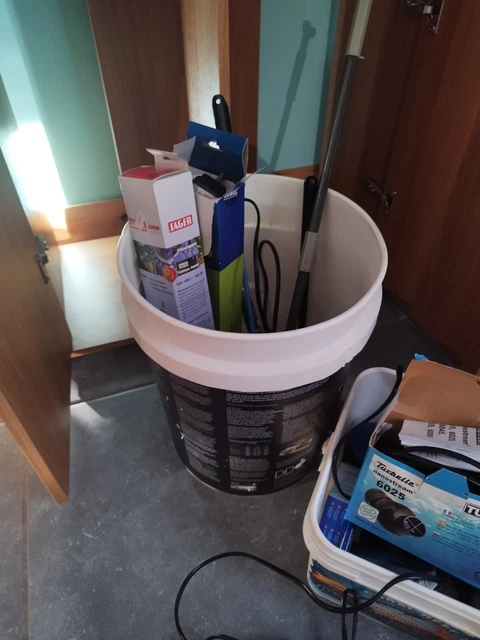 Fish Tank/Aquarium with Stand 7