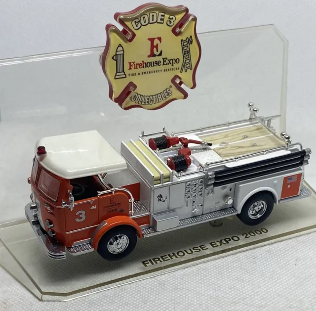 Code 3 Classic 2000 Fire House Expo Crown Firecoach Pumper 1:64 12228