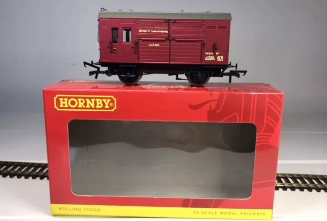 Hornby R6561 Br Caja De Caballos (Caja De Terneros) En Rojo W643W Camarthen - Calibre Oo - Caja