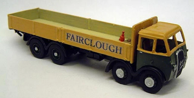thumbnail image 2 of Langley Models F144 Unpainted OO Scale 1:76 White Metal Cat Figures (6-Piece Kit) 2 of 3
