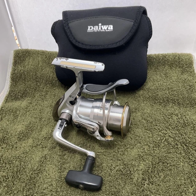 DAIWA TOURNAMENT ISO Impalt 2500Lb With Neoprene Reel Cover DAIWA TOURNAMENT ISO Impalt 2500Lb With Neoprene Reel Cover