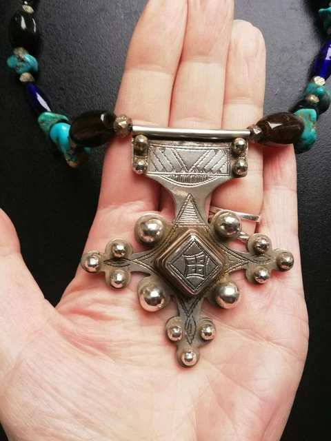 Collier Ancien Berbère Ethnique En Argent Massif Avec Breloque Et Pierre Noire - Bijou Vintage
