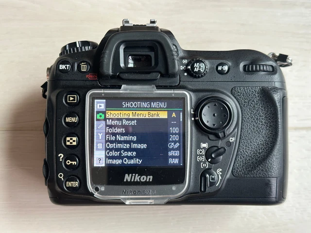 Nikon D200 10.2 MP Digital Camera Body w/Accessories Shutter Count 20,982 2