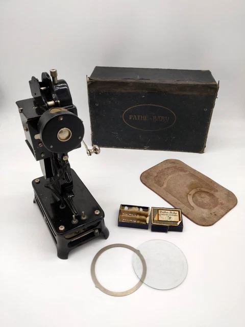 Pathé BabyDeux projecteurs pour films 9,5 mm... | Argenterie