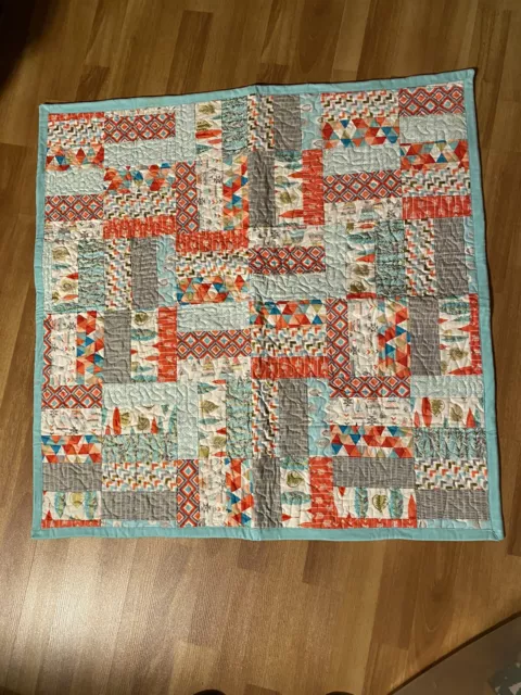 EDREDÓN BEBÉ ACOLCHADO A MÁQUINA 34 1/2"" x 34 1/2"" diseño suroeste azul rojo gris