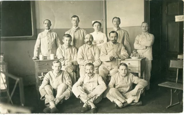 Orig. Foto-AK KÖNIGSBERG /Pr. Soldaten/Männer im Lazarett Krankenschwester  1916