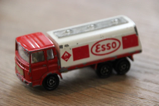 MAJORETTE CAMION SAVIEM 1-100 EUR 5,00 - FR