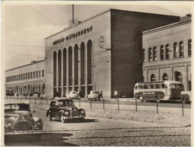 ORIG. FOTO Bhf. Berlin-Ostbahnhof Reisebus und Autos   ca.7x10 (G895)
