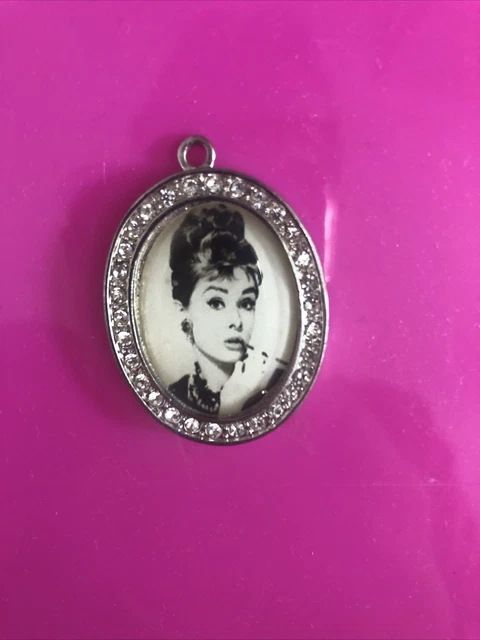 Film Star Audrey Hepburn Hollywood Actress Womans Vintage Pendant Necklace Film Star Audrey Hepburn Hollywood Actress Womans Vintage Pendant Necklace