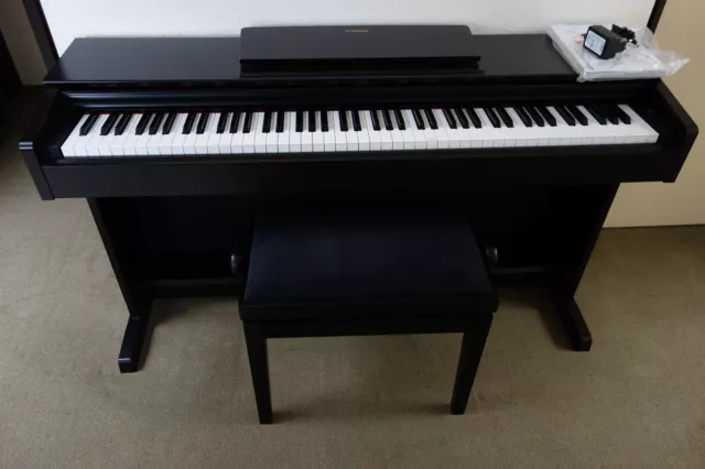 Yamaha Arius YDP 143 E-Piano schwarz mit Klavierbank neuwertig