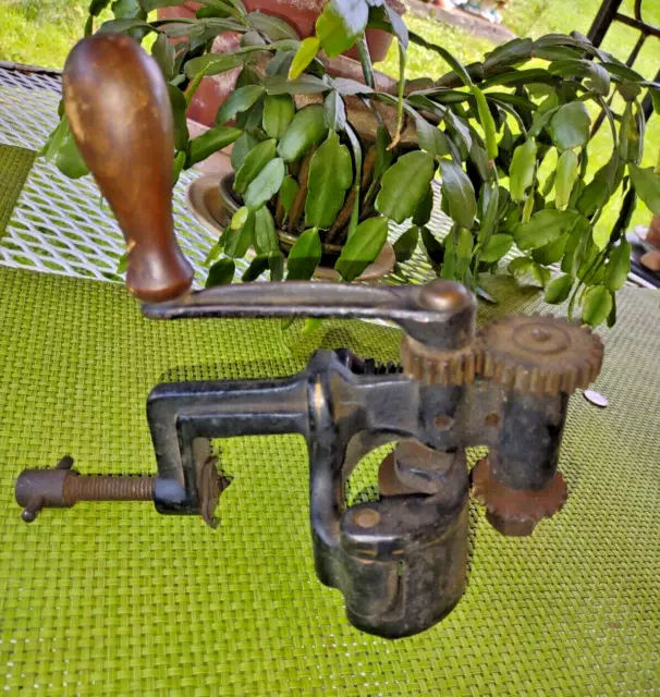 Vtg 19c. Cast Iron Table-Mount Hand-Crank PINKING Tool for Fabric & LEATHER