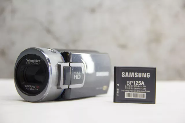 Samsung HMX-QF20 Digital Camcorder, 1080i, 20x Optical Zoom -- READ