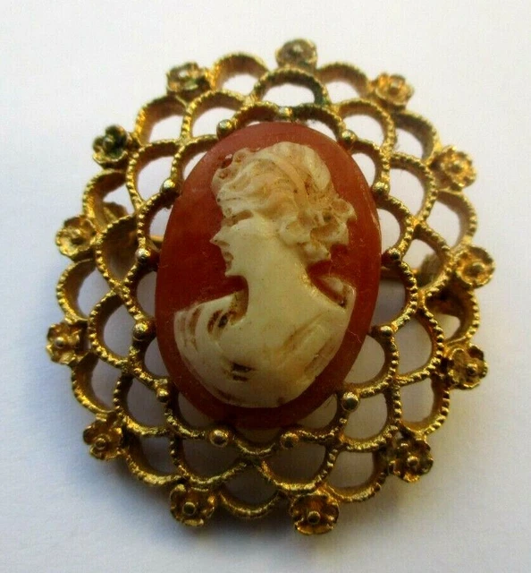 Grande broche couleur or bijou vintage camée corail buste femme XVIII 2730