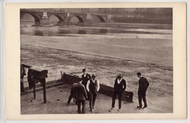 CPA -69-  LYON - Joueurs de Boules.