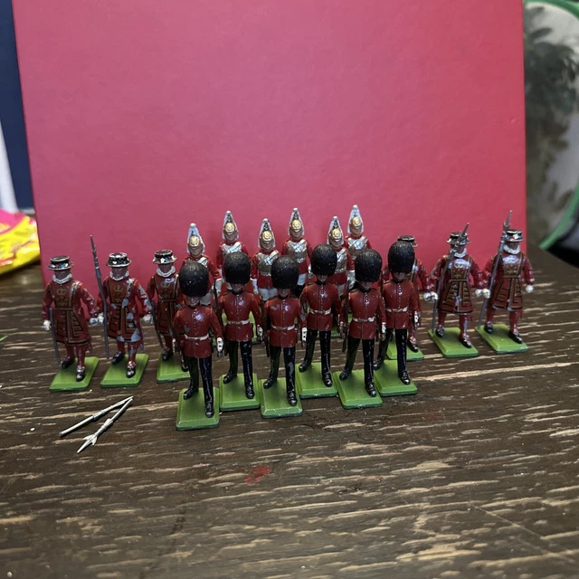 THE BRITAIN COLLECTION The Scots Guard British Army x18 Soldiers