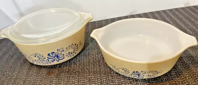 3 Pcs-Pyrex 471 B (500 M) and 472 B (750 M) Tan Casserole Dishes with One Cover