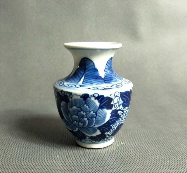 Chinese old Blue and white porcelain Painted Pattern flower vase A8