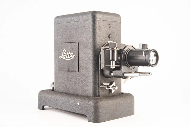 E Leitz Wetzlar Type VIII S 35mm Film Projector with Strip Adapter & Lens V15