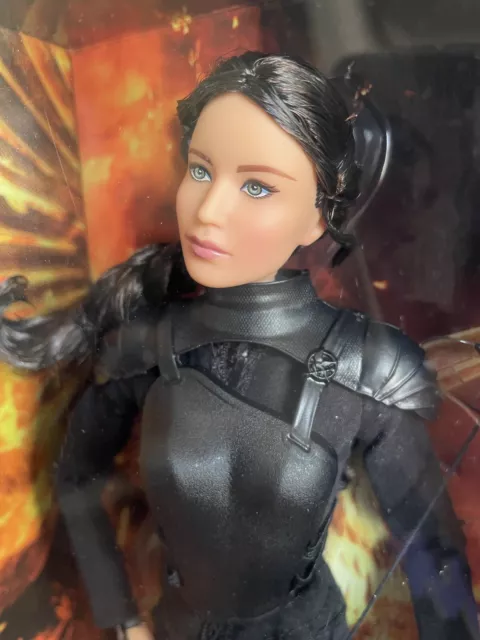 Riachuelo  Boneca Barbie Colecionável - Jogos Vorazes - Mockingjay Pt. 2 -  Katniss Everdeen - Mattel