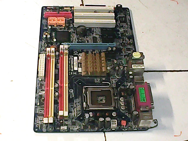 COMBO - CARTE mère Gigabyte GA-EG41MF-S2H + E7500 + 2 Go (4 Go) DDR2 EUR 59,70 - FR